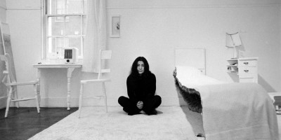 yoko_ono_in_half-a-room